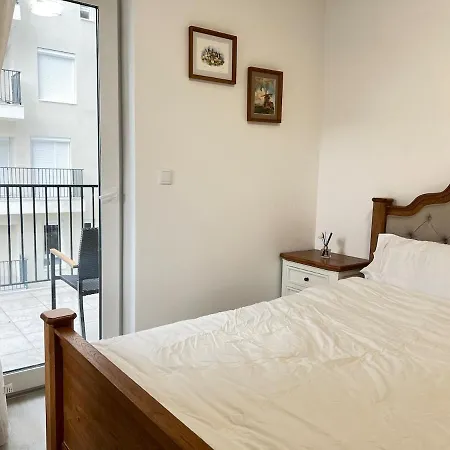Danube 3 Beds With Big Balcony Parking 10euro A Day Lejlighed