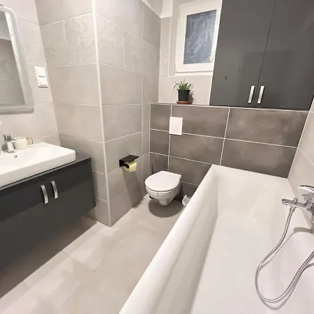 Lejlighed Danube 3 Beds With Big Balcony Parking 10euro A Day *
