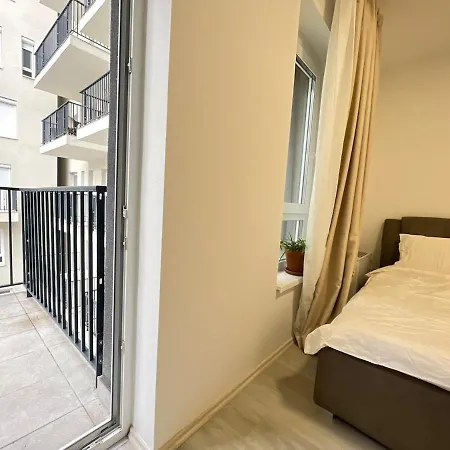 Daire Danube 3 Beds With Big Balcony Parking 10euro A Day