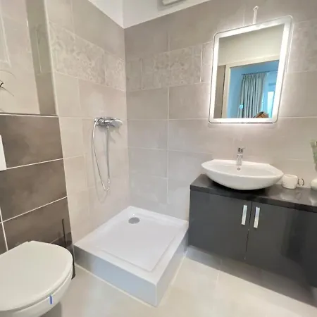 Апартаменты Danube 3 Beds With Big Balcony Parking 10euro A Day Будапешт