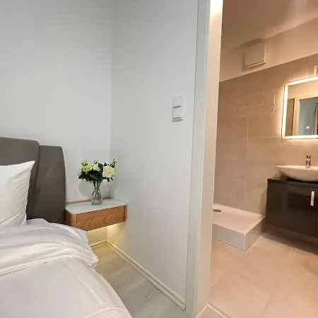 Danube 3 Beds With Big Balcony Parking 10euro A Day * Будапешт