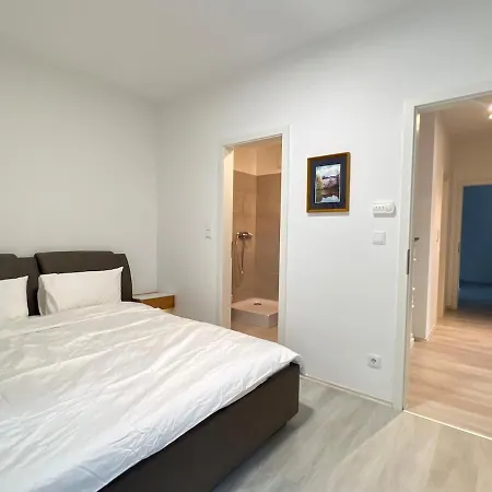 Apartamento Danube 3 Beds With Big Balcony Parking 10euro A Day *