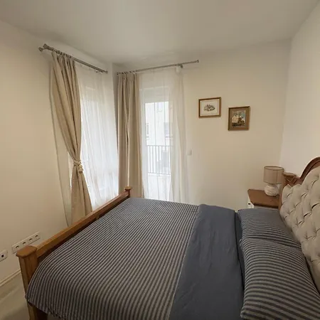 Danube 3 Beds With Big Balcony Parking 10euro A Day דירה