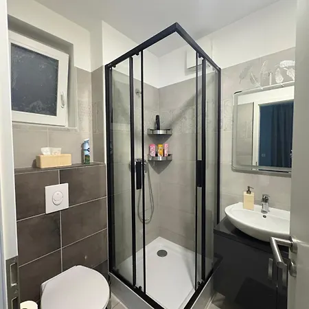 Apartmán Danube 3 Beds With Big Balcony Parking 10euro A Day *